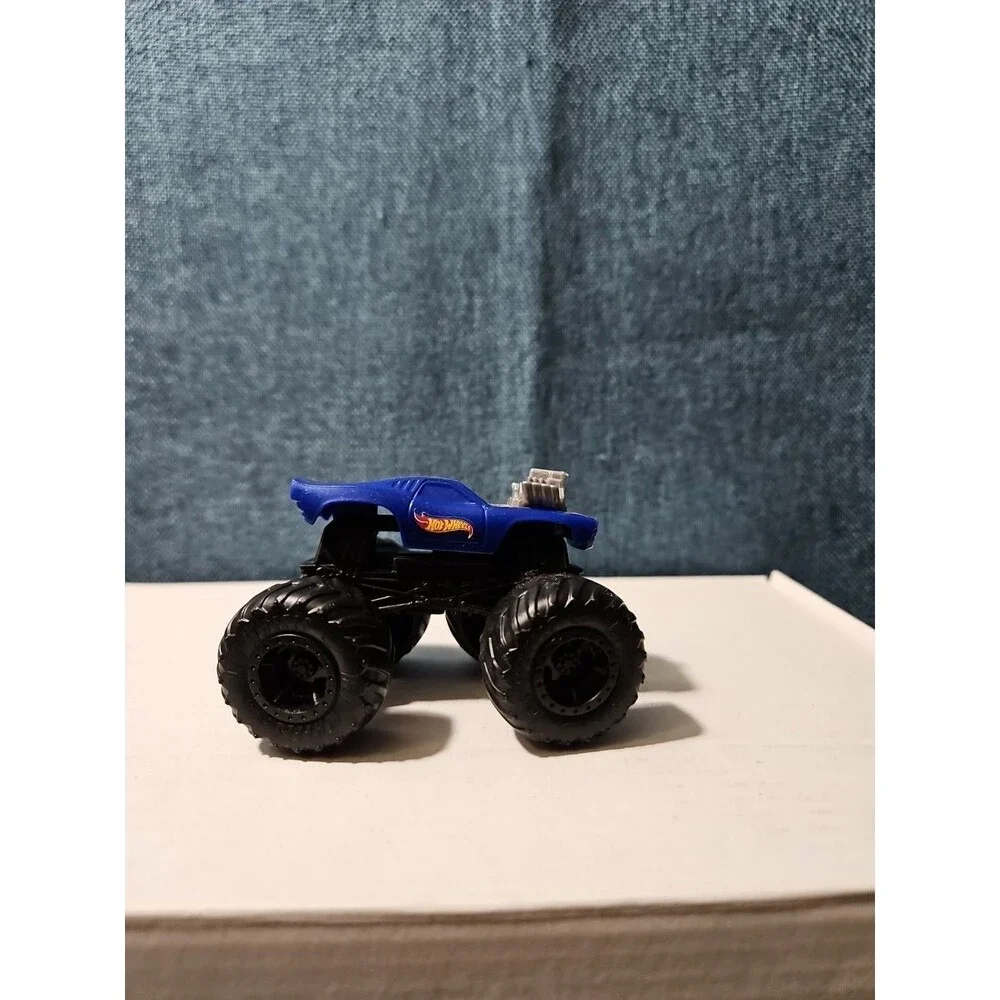3-Piece Monster Truck Set | Hot Wheels Twin Mill & Howlin' Heat